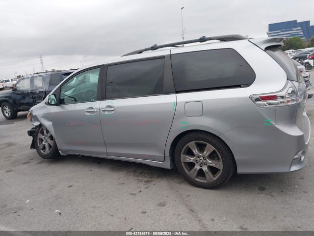 5TDXZ3DC0JS949511 Toyota Sienna Se 8 Passenger