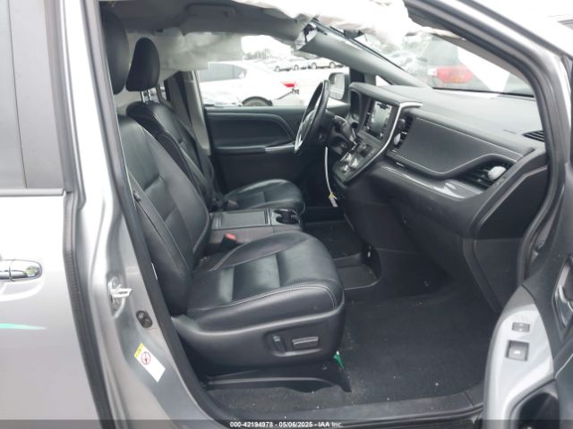 5TDXZ3DC0JS949511 Toyota Sienna Se 8 Passenger