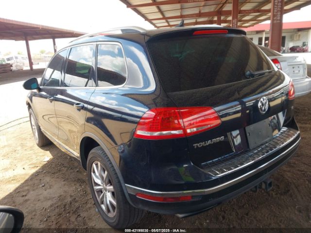 2016 VOLKSWAGEN TOUAREG WVGEF9BP0GD012148 Photo 2