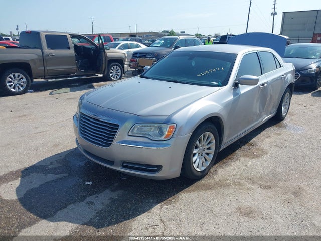 Chrysler 300 2014 2C3CCAAG8EH161922 Image 2
