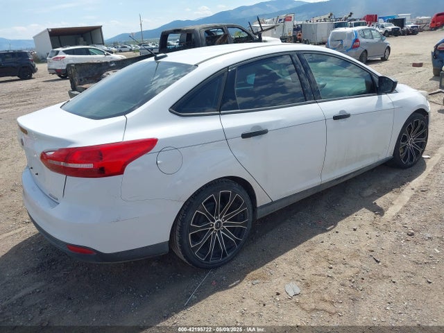 Ford 2016 2016 1FADP3E28GL369809 Image 4