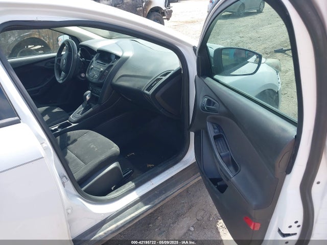 Ford 2016 2016 1FADP3E28GL369809 Image 5