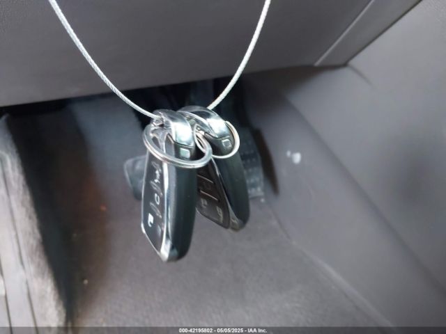 1GNEVHKW6KJ209643 Chevrolet Traverse 3lt