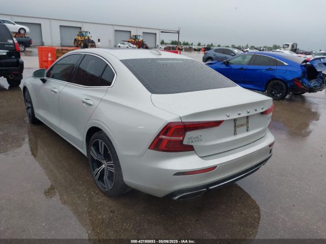 2019 VOLVO S60 7JRA22TL7KG003425 Photo 2
