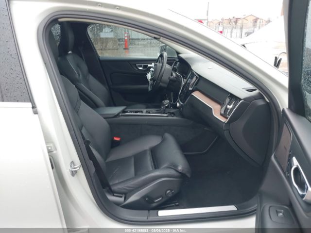 2019 VOLVO S60 7JRA22TL7KG003425 Photo 4