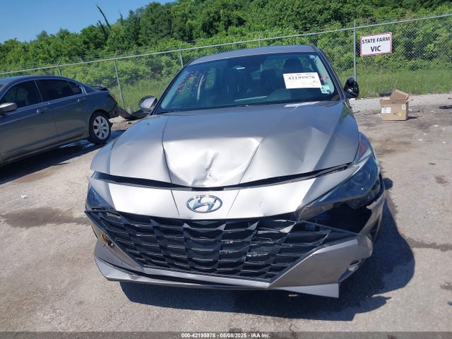 KMHLM4AG8PU381969 Hyundai ELANTRA SEL