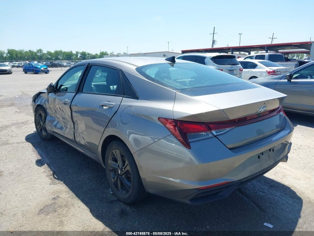 KMHLM4AG8PU381969 Hyundai ELANTRA SEL