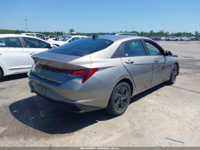 KMHLM4AG8PU381969 Hyundai ELANTRA SEL