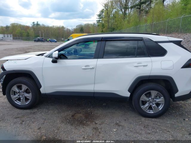 2T3P1RFV9RC396250 Toyota Rav4 Xle