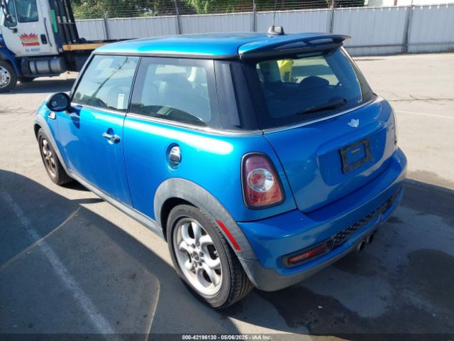 2011 MINI COOPER S WMWSV3C53BTY23619 Photo 2