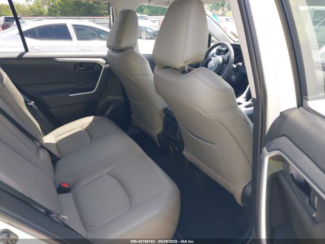 2T3H1RFV0NC197070 Toyota RAV4 LE