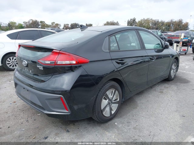 KMHC65LC8HU058095 Hyundai Ioniq Hybrid Blue
