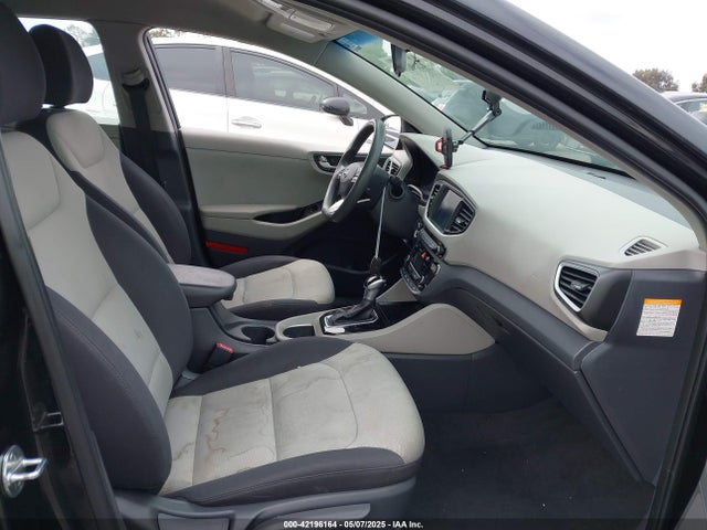 KMHC65LC8HU058095 Hyundai Ioniq Hybrid Blue