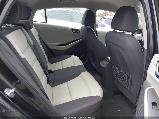 KMHC65LC8HU058095 Hyundai Ioniq Hybrid Blue