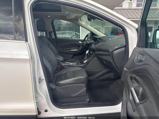 1FMCU9J94EUC63638 Ford Escape Titanium
