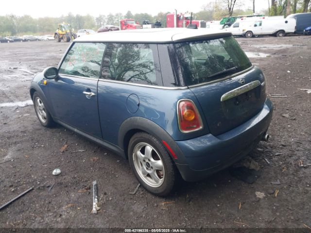 2010 MINI COOPER WMWMF3C55ATZ26755 Photo 2