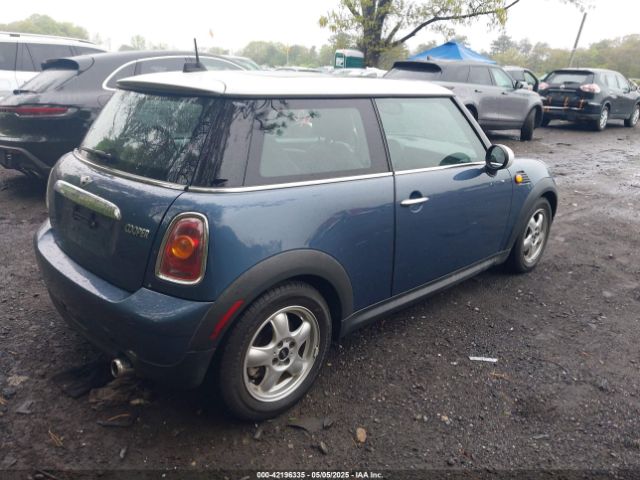 2010 MINI COOPER WMWMF3C55ATZ26755 Photo 3