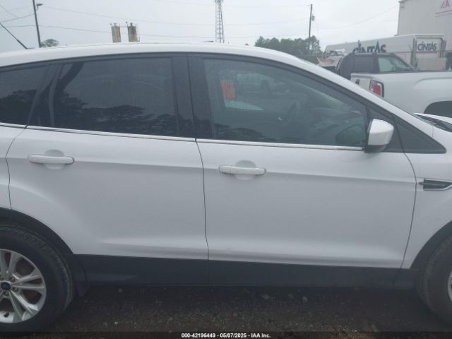 1FMCU0GD3HUC18752 Ford ESCAPE SE