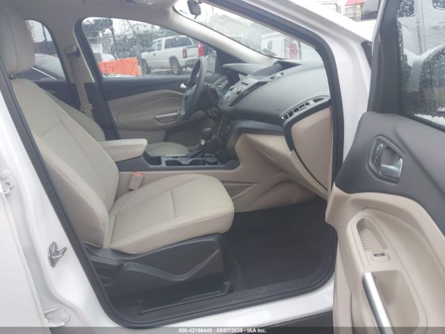 1FMCU0GD3HUC18752 Ford ESCAPE SE