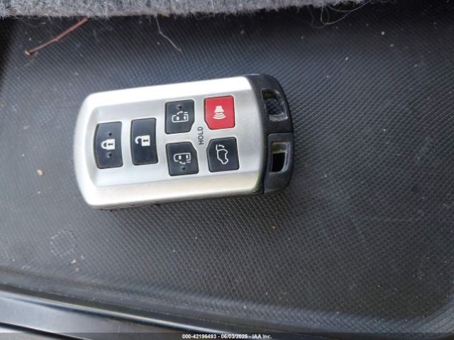 5TDDK3DCXFS124994 Toyota Sienna Xle 7 Passenger