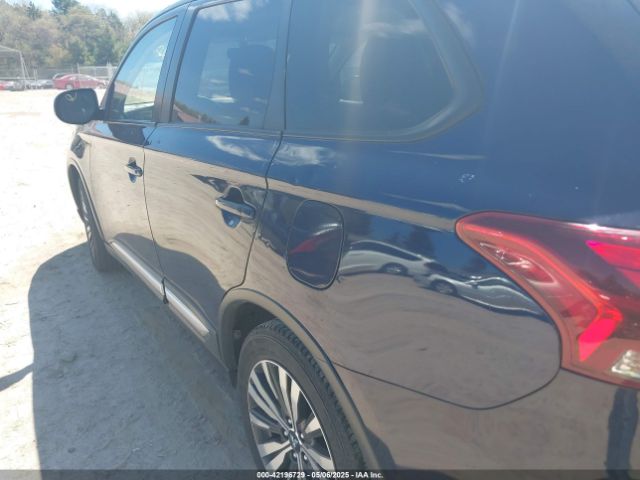 JA4AD2A3XKZ038437 Mitsubishi Outlander Es