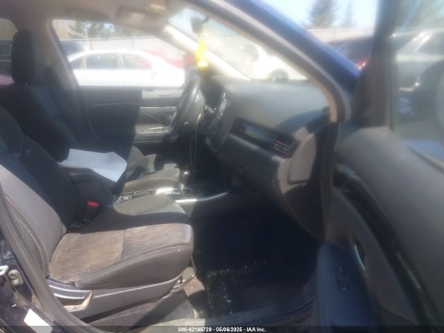 JA4AD2A3XKZ038437 Mitsubishi Outlander Es