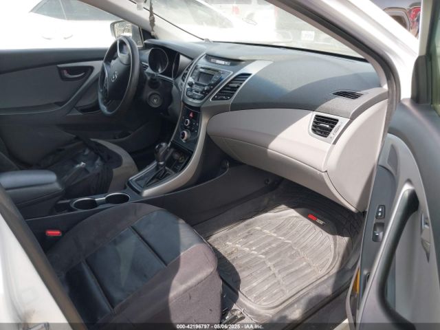 5NPDH4AE1GH699907 Hyundai ELANTRA SE