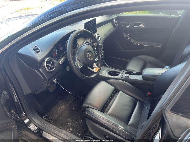 WDDSJ4GBXKN701662 Mercedes-Benz CLA 250 4MATIC