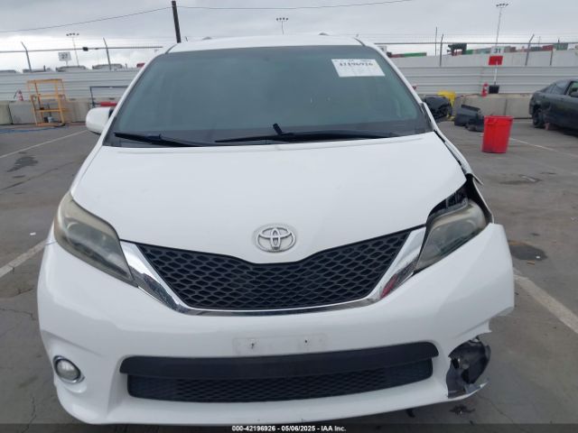5TDXZ3DC9HS771012 Toyota Sienna Se 8 Passenger