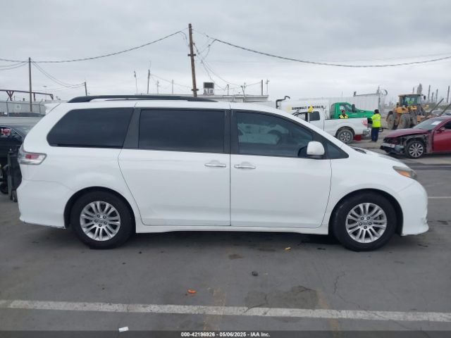 5TDXZ3DC9HS771012 Toyota Sienna Se 8 Passenger
