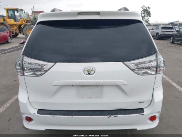 5TDXZ3DC9HS771012 Toyota Sienna Se 8 Passenger