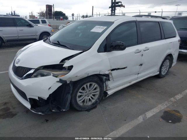 2017 TOYOTA SIENNA 5TDXZ3DC9HS771012 Photo 1