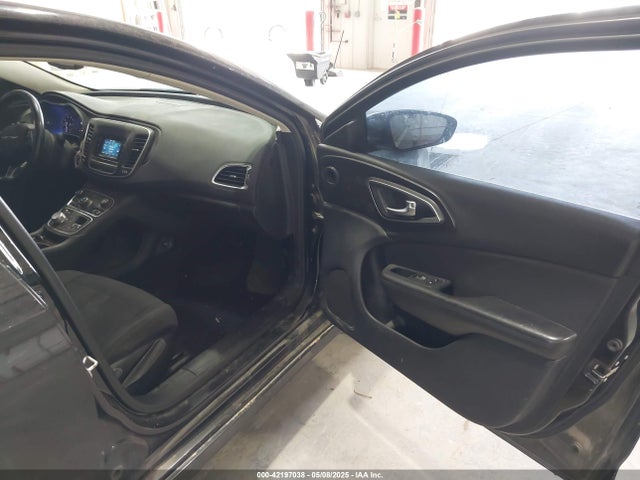 Chrysler 200 Limited 2015 1C3CCCABXFN547296 Image 5