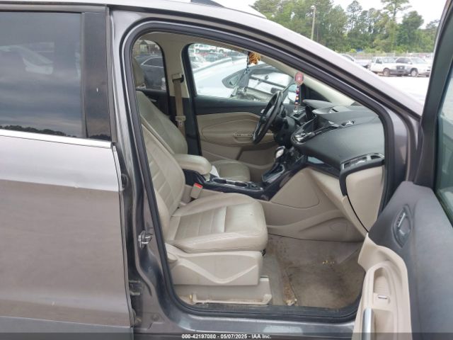 1FMCU0J90EUA28522 Ford Escape Titanium