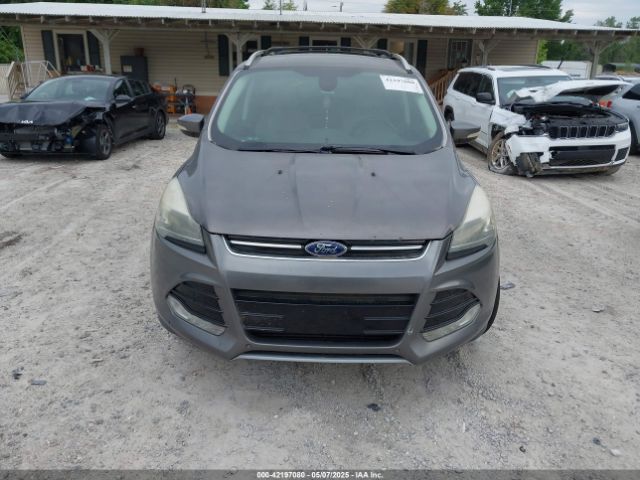 1FMCU0J90EUA28522 Ford Escape Titanium