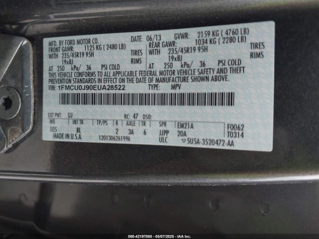 1FMCU0J90EUA28522 Ford Escape Titanium