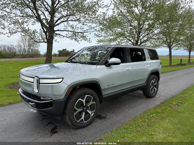 7PDSGBBA4RN036045 Rivian R1s