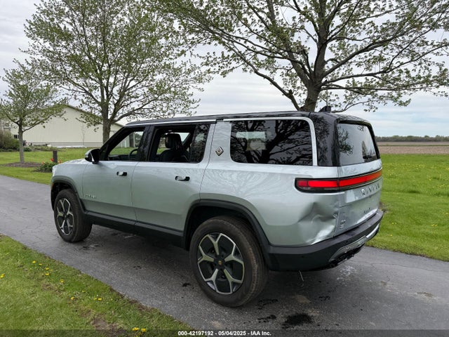 7PDSGBBA4RN036045 Rivian R1s