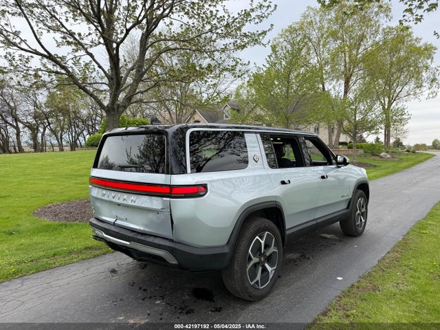 7PDSGBBA4RN036045 Rivian R1s