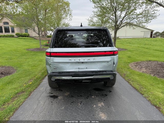 7PDSGBBA4RN036045 Rivian R1s