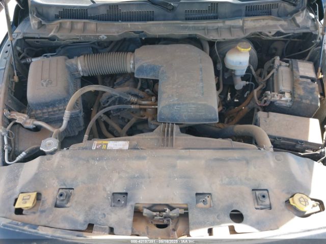 1C6RR7GG4NS230068 RAM 1500 Classic Warlock  4x4 6'4 Box