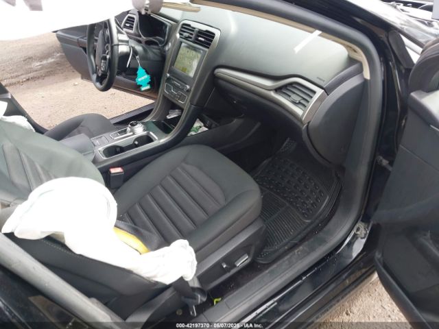 3FA6P0HD4HR338676 Ford FUSION SE
