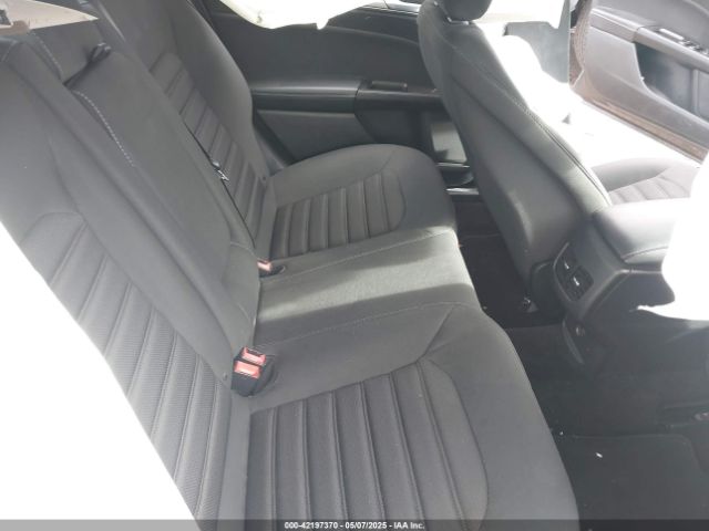 3FA6P0HD4HR338676 Ford FUSION SE