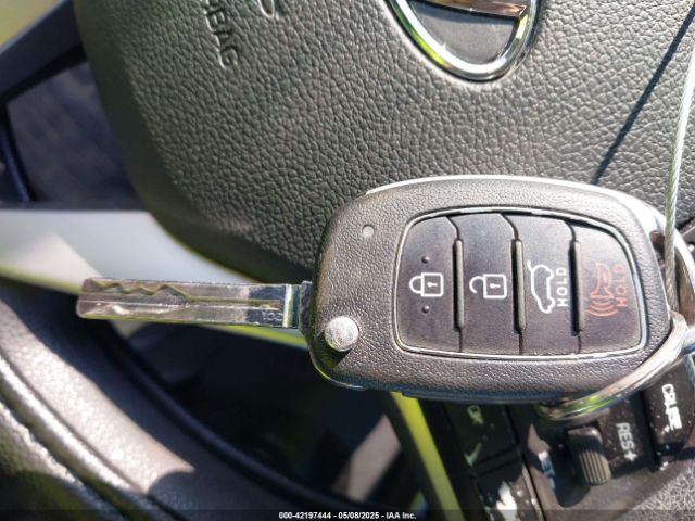 KM8J2CA45KU890701 Hyundai TUCSON SE