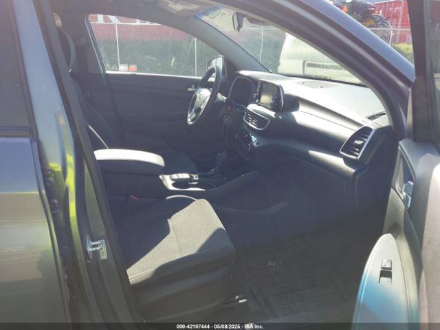 KM8J2CA45KU890701 Hyundai TUCSON SE