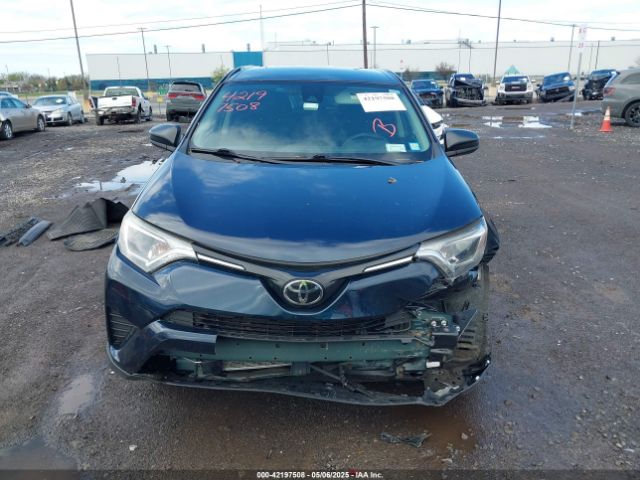 JTMBFREV5JJ228300 Toyota RAV4 LE