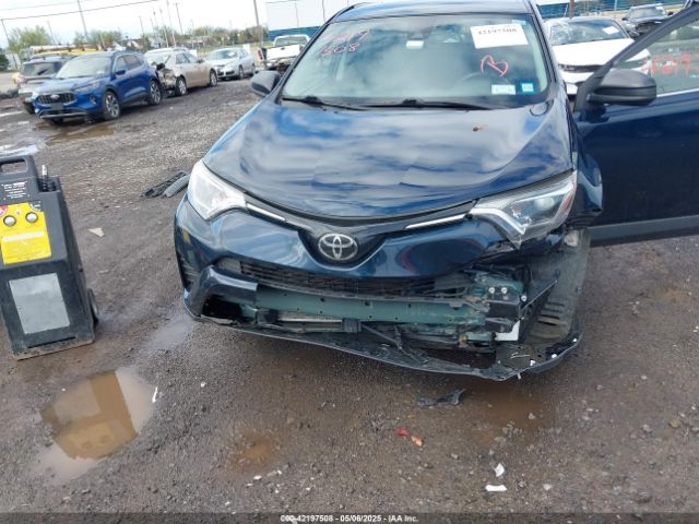 JTMBFREV5JJ228300 Toyota RAV4 LE
