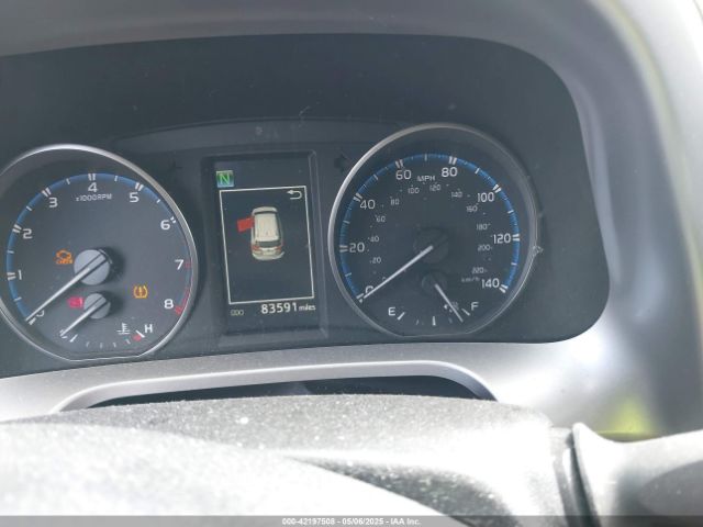 JTMBFREV5JJ228300 Toyota RAV4 LE