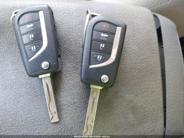 5YFEPMAE1NP385620 Toyota COROLLA LE