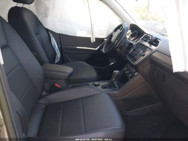 3VV2B7AX1KM085794 Volkswagen Tiguan 2.0t Se/2.0t Sel/2.0t Sel R-line/2.0t Sel R-line Black